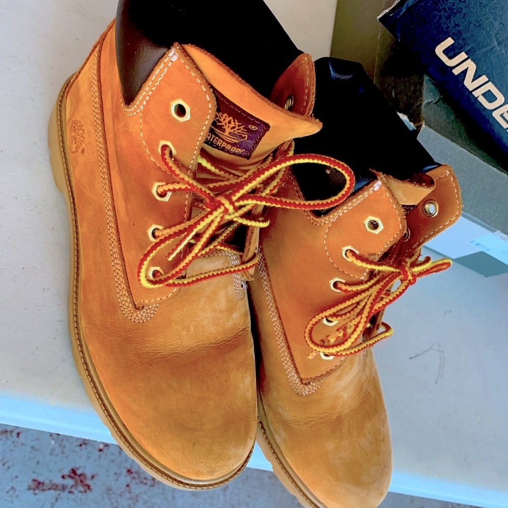Junior size 6 Timberland boots